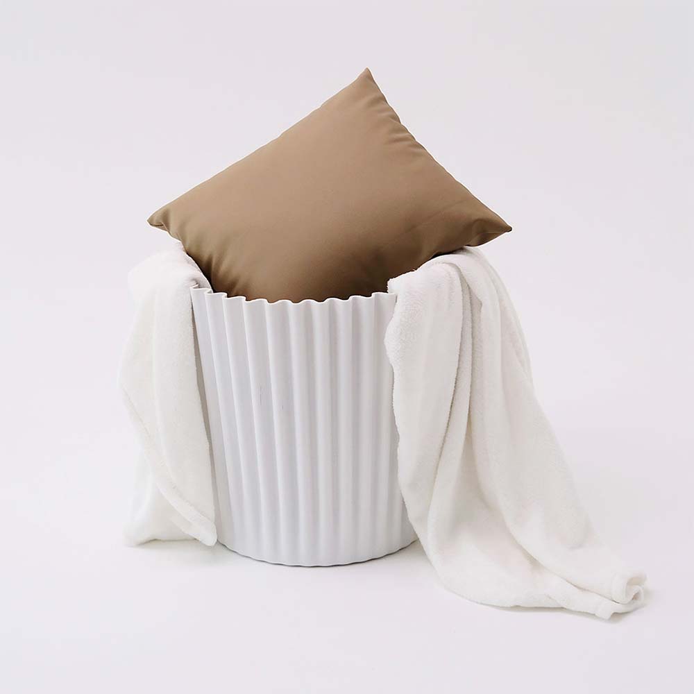 Set of 2 Stackable Foot Stool Cupcake Seats - White - Homecoze