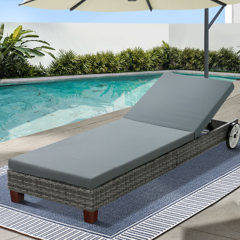 Cushioned Wicker Sun Lounge with Wheels - Grey - Homecoze